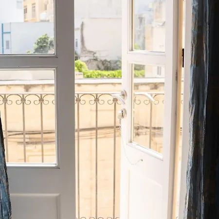 Διαμέρισμα Amazing Sea Front 2 Bedroom In St Julians Σεντ Πόλς Μπέι